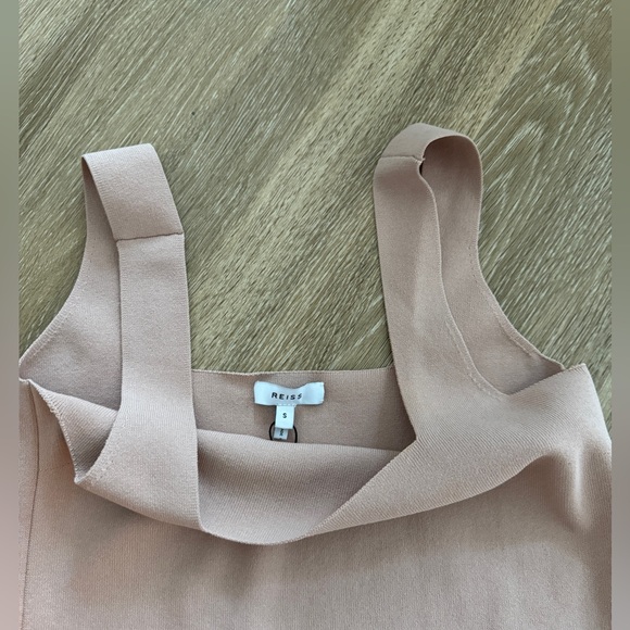 NEW HARPER
KNITTED SQUARE NECK VEST SIZE SMALL - Picture 3 of 9